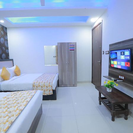 Oaks Inn Plaza Delhi Airport Új-Delhi Kültér fotó