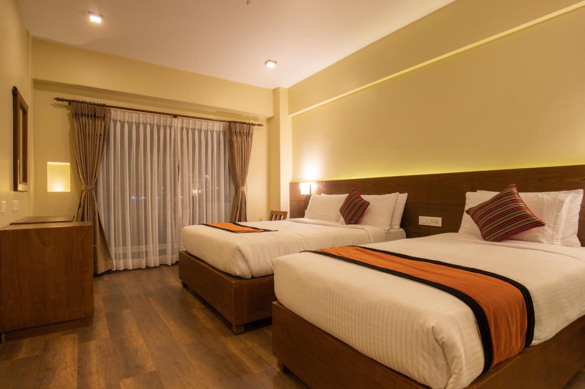 Oaks Inn Plaza Delhi Airport Új-Delhi Kültér fotó