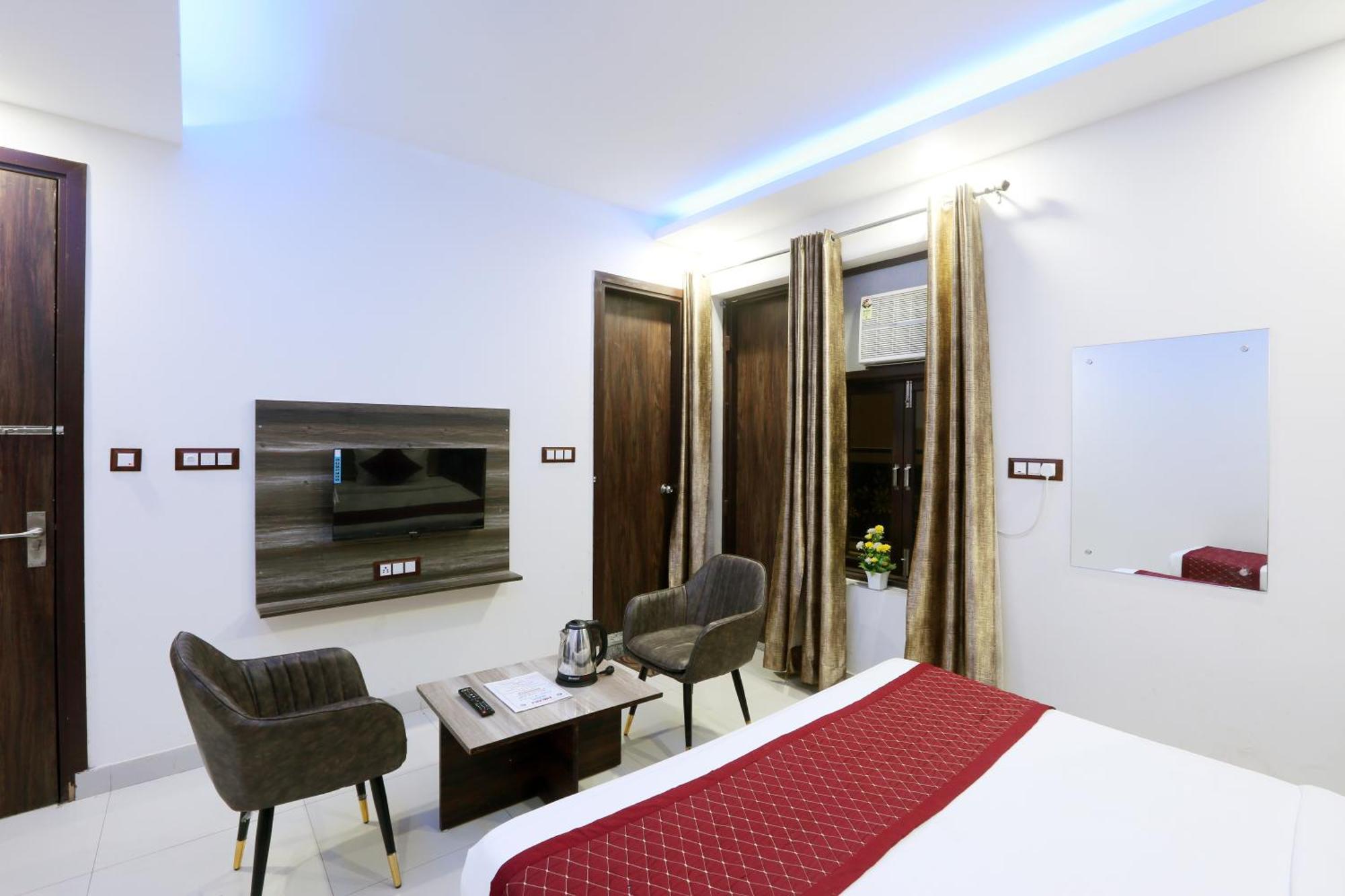 Oaks Inn Plaza Delhi Airport Új-Delhi Kültér fotó