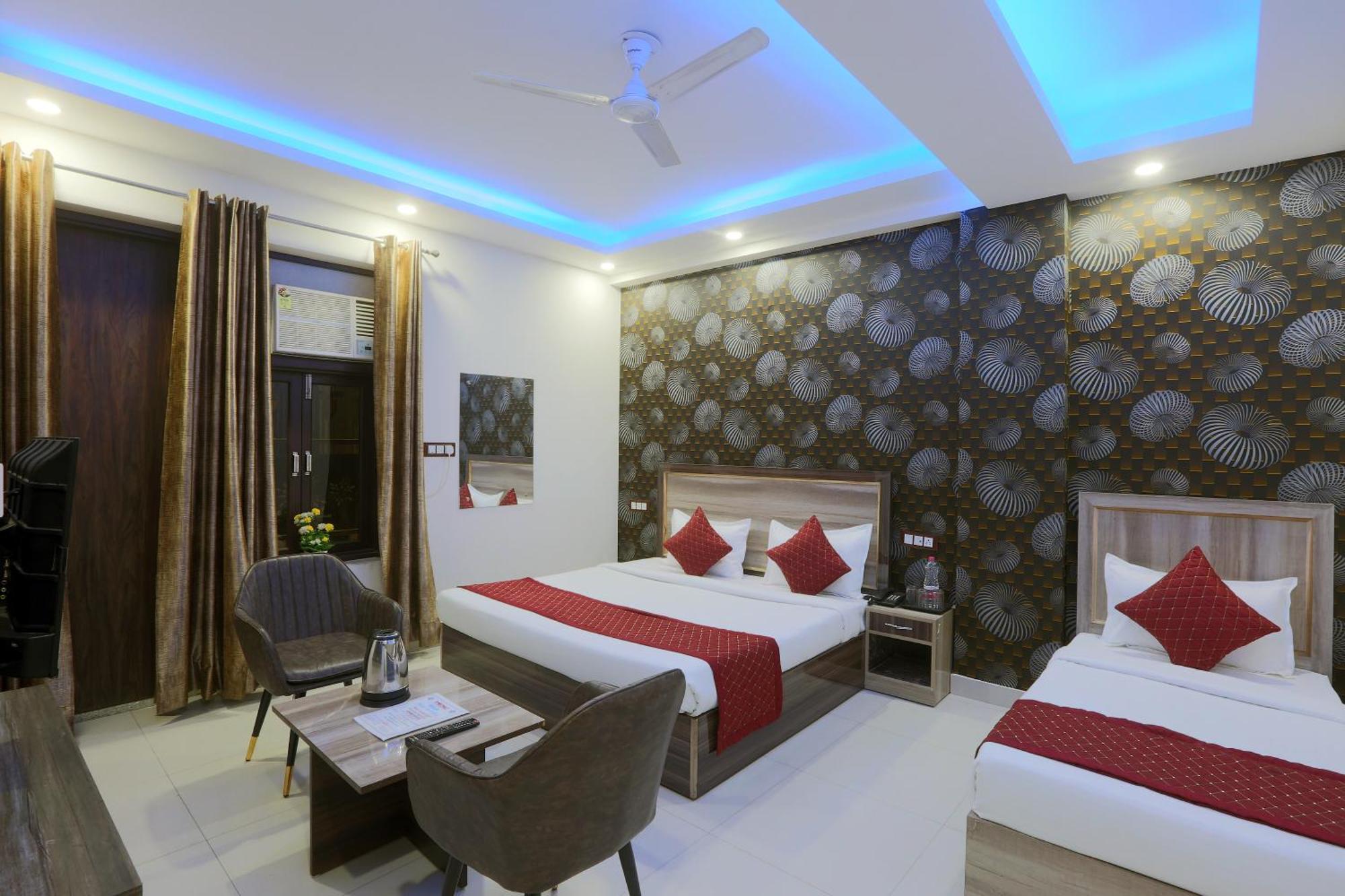 Oaks Inn Plaza Delhi Airport Új-Delhi Kültér fotó