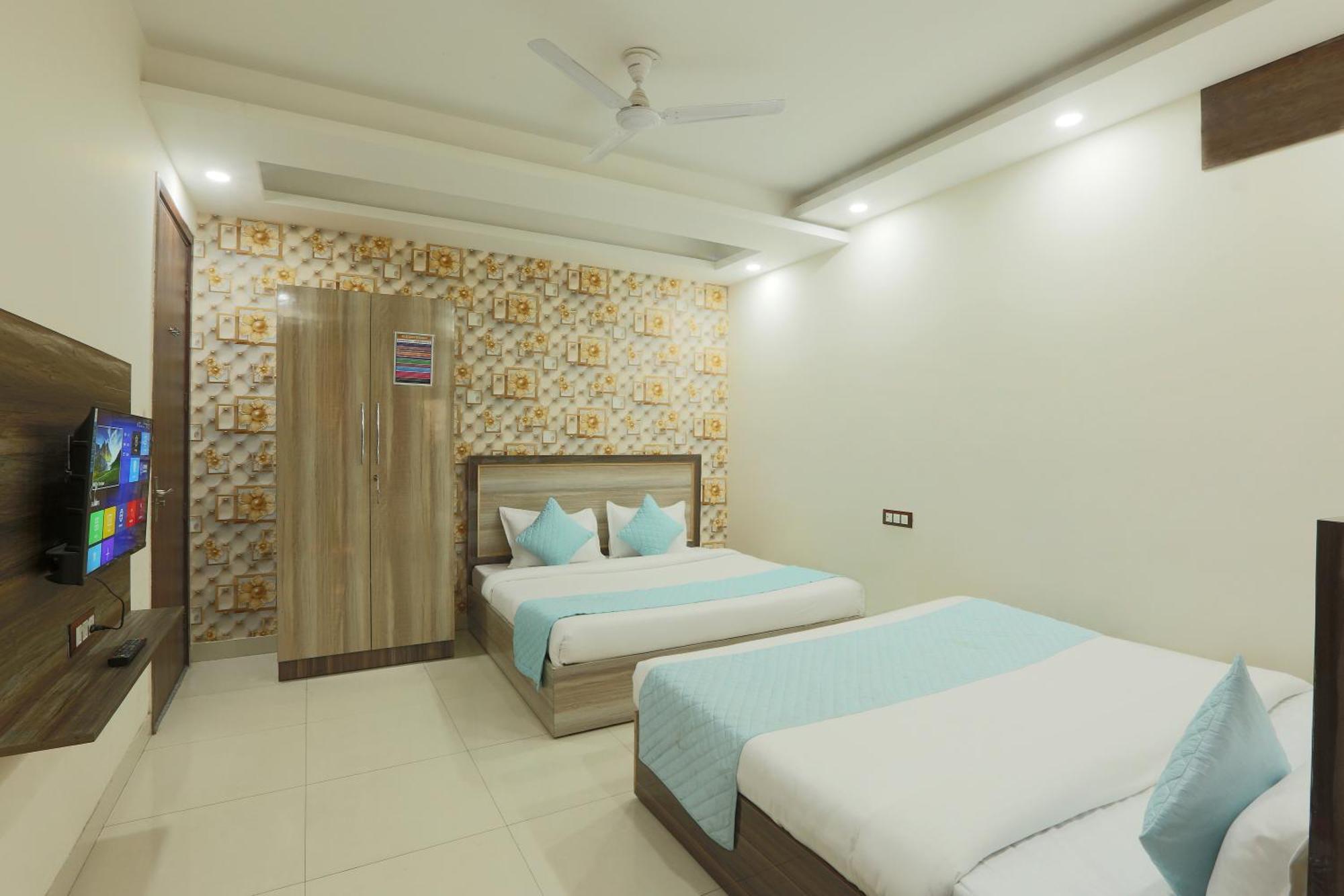 Oaks Inn Plaza Delhi Airport Új-Delhi Kültér fotó
