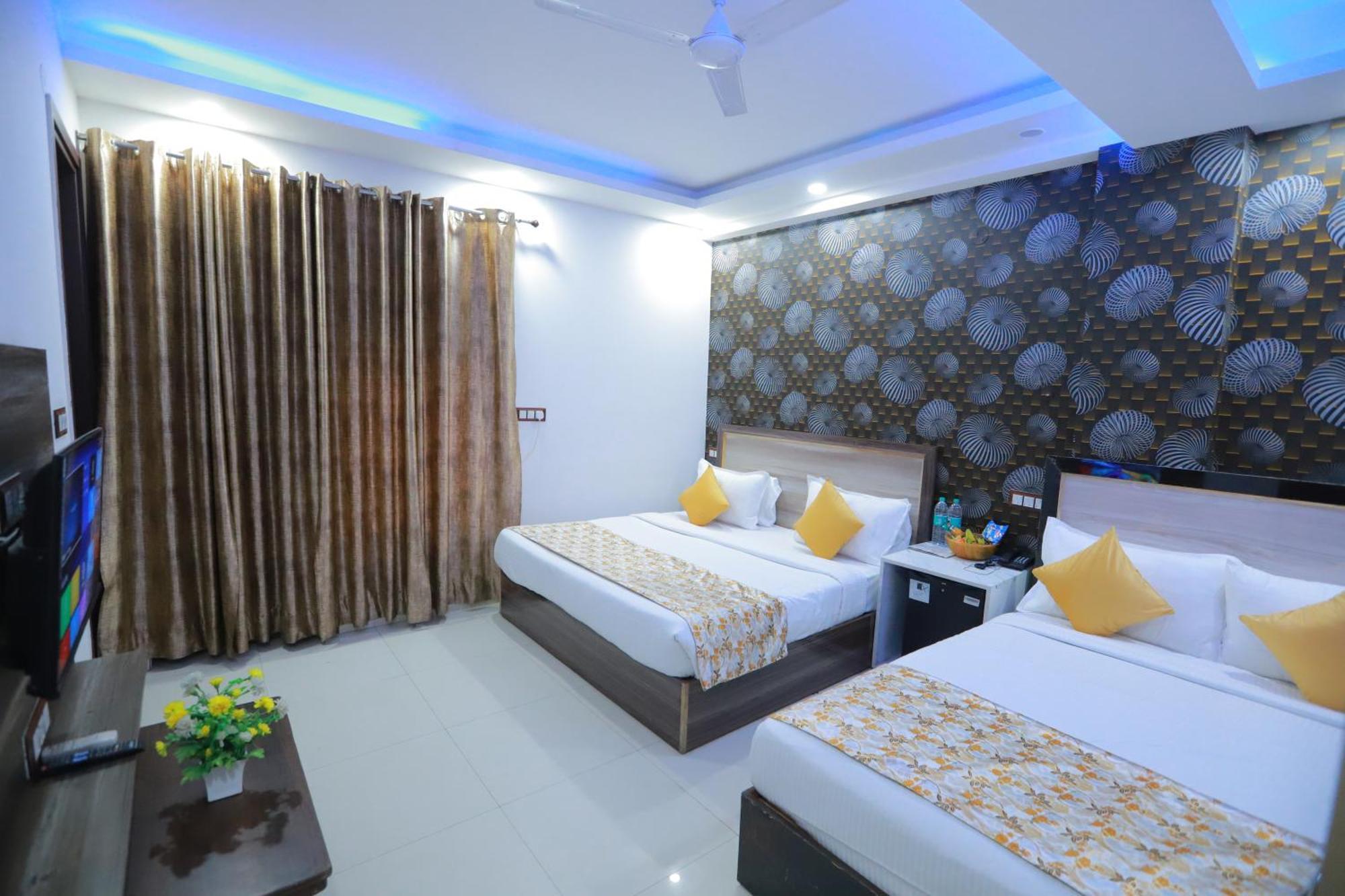 Oaks Inn Plaza Delhi Airport Új-Delhi Kültér fotó