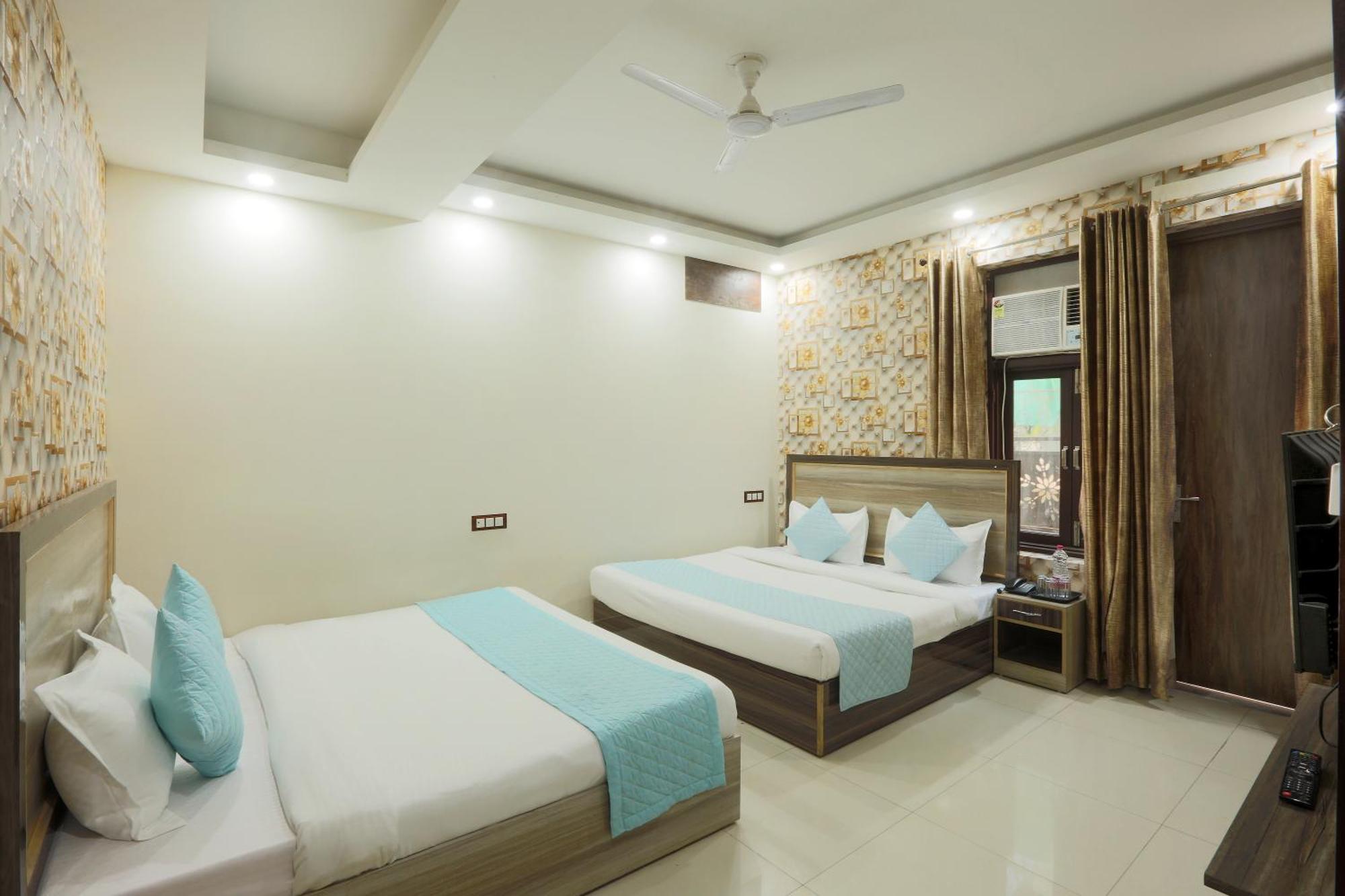 Oaks Inn Plaza Delhi Airport Új-Delhi Kültér fotó